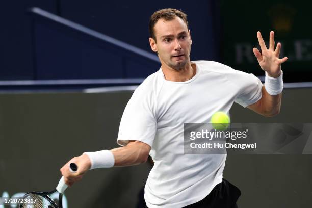 Roman Safiullin competes against Alexander Zverev of Germany on Day 5 of 2023 Shanghai Rolex Masters at Qi Zhong Tennis Centre on October 06, 2023 in...