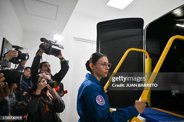 Colombian Aerospace Force pilot takes part in advanced spatial disorientation training at the Military Transport Air Command in Bogota on October 12,...