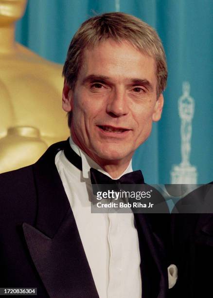 Actor Jeremy Irons backstage at the Shrine Auditorium during the 67th Annual Academy Awards, March 27,1995 in Los Angeles, California.