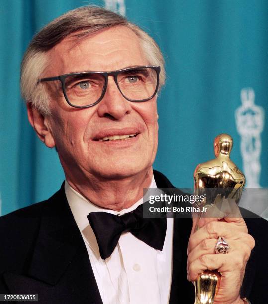 Actor Martin Landau backstage at the Shrine Auditorium during the 67th Annual Academy Awards, March 27,1995 in Los Angeles, California.