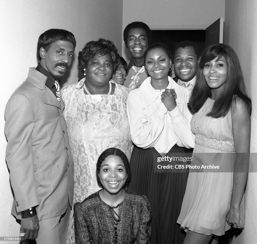 The cast of the CBS television series, The Leslie Uggams Show, go to ...