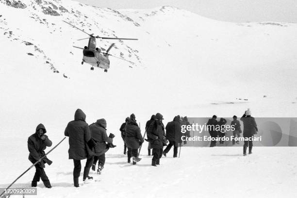 View of Italian security forces, dropped off by a Boeing CH-47 Chinook helicopter, at Lago della Duchessa in the Abruzzi Mountains, Rieti, Italy,...