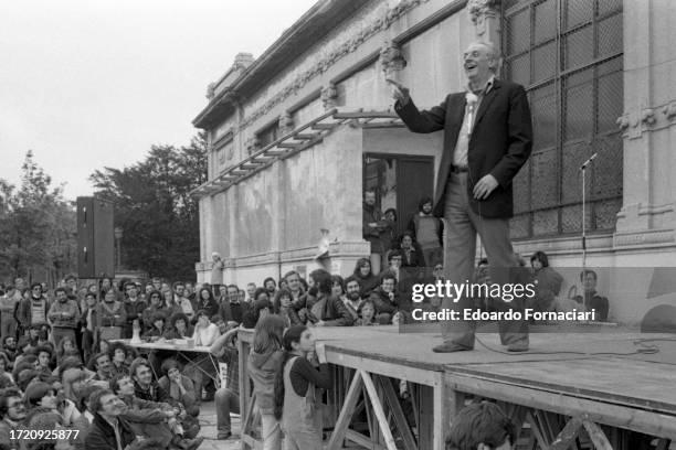 Italian playwright and actor Dario Fo performs onstage, in front of the Palazzina del Liberty, Milan, Italy, May 1, 1977.