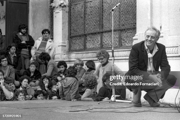 Italian playwright and actor Dario Fo performs onstage, in front of the Palazzina del Liberty, Milan, Italy, May 1, 1977.