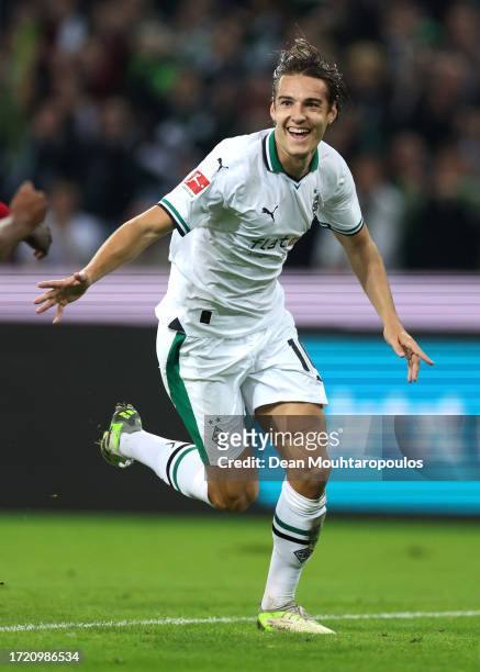 Florian Neuhaus of Borussia Moenchengladbach celebrates after scoring the team's first goal during the Bundesliga match between Borussia...