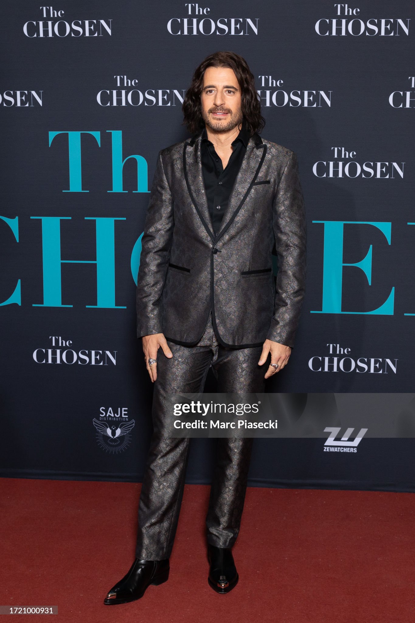 ¿Cuánto mide Jonathan Roumie? - Altura - Real height Paris-france-actor-jonathan-roumie-attends-the-premiere-of-netflixs-the-chosen-season-3-at-le