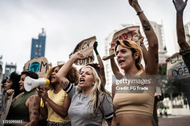 people protesting outdoors - gender equality stock pictures, royalty-free photos & images