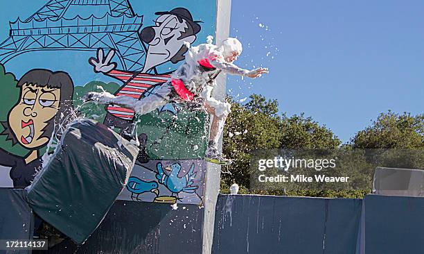 Wipe Out Rocks 52 Newlyweds Love And Other Wipeouts Stock Photos, High-Res Pictures ...