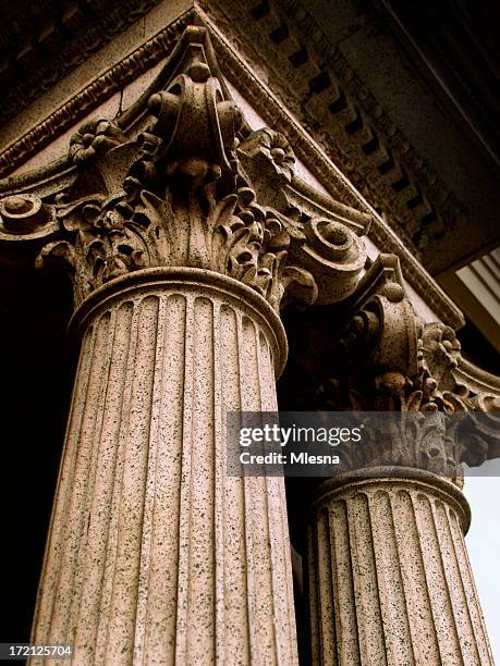 corithian columnas - corintio estilo clásico griego fotografías e imágenes de stock