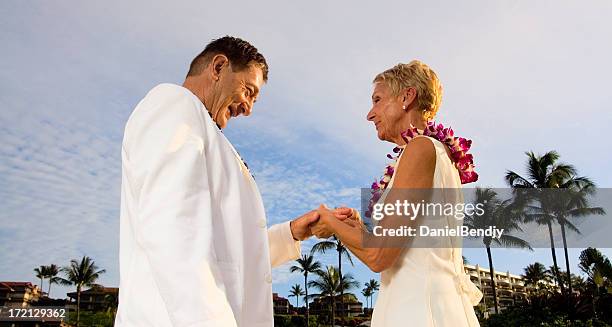 juramento de renovación - promesas de matrimonio fotografías e imágenes de stock
