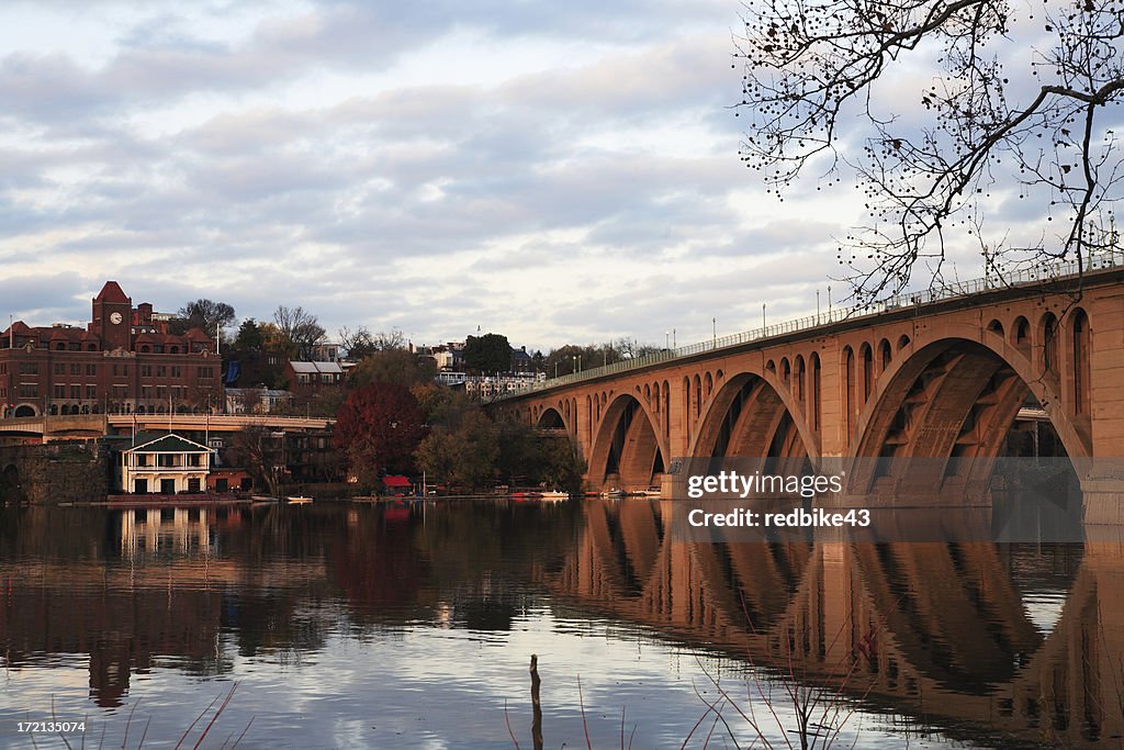 Key-Brücke in der Abenddämmerung
