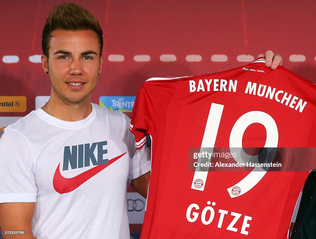 FC Bayern Muenchen Presents Mario Goetze And Jan Kirchhoff