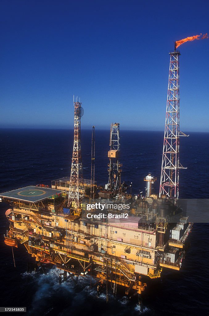 Oil Riggimg Oil Rig High-Res Stock Photo - Getty Images