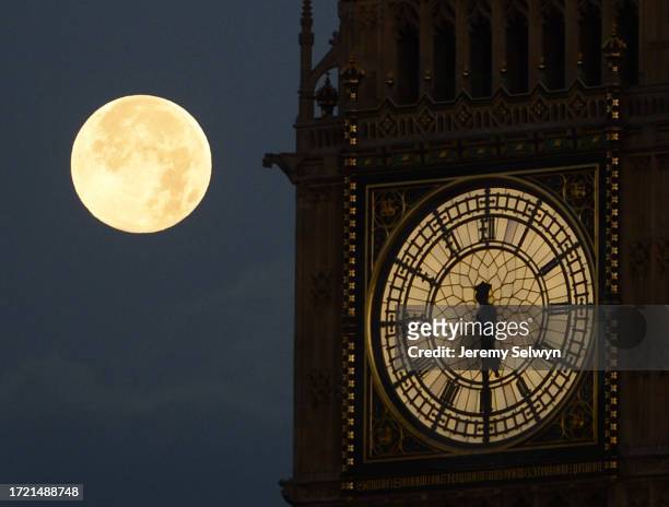 Supermoon Next To Big Ben This Morning. 11-August-2014