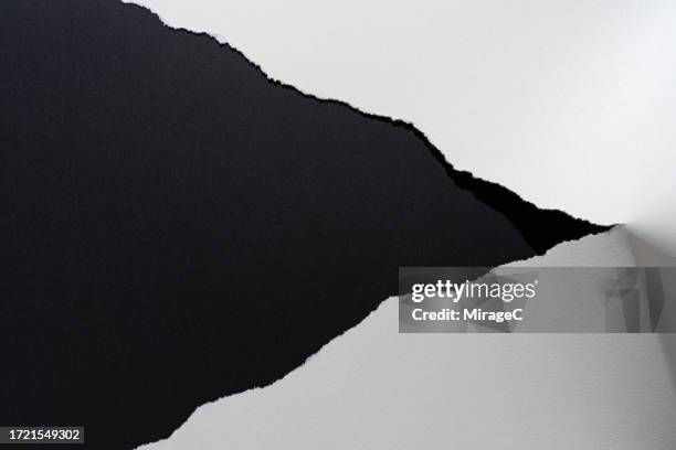 white paper torn in half - papel cortado fotografías e imágenes de stock