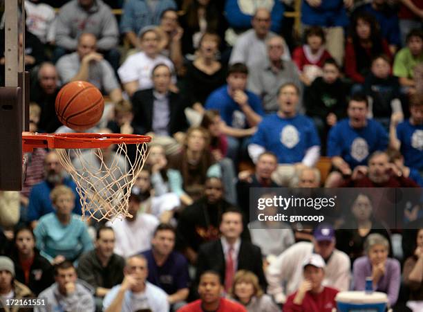 basketball-fans ii - basketball net stock-fotos und bilder