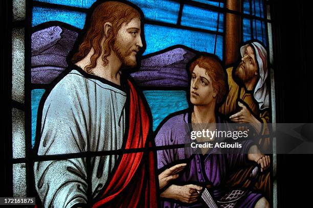 religious stained glass window - apostel stockfoto's en -beelden