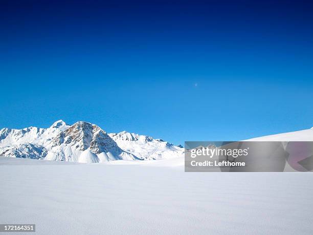 alpine winter wonderland - val d'isere stockfoto's en -beelden