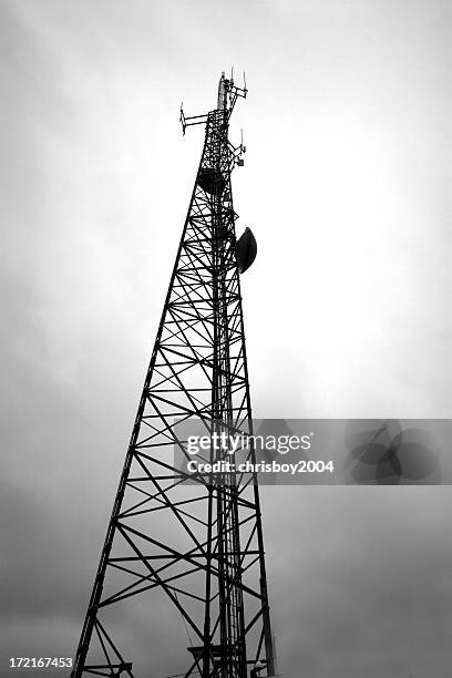 black and white image of telecommunications tower - microwave tower stock pictures, royalty-free photos & images