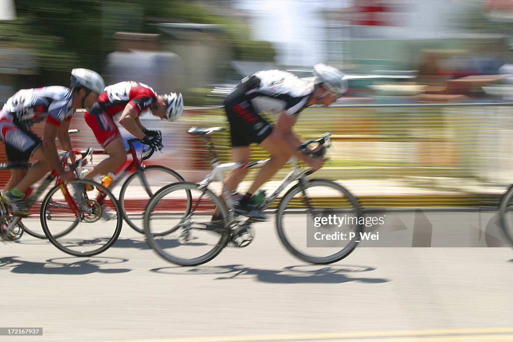 Bicycle Race: Breaking away