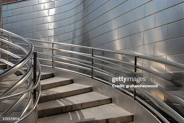 escadas de aço - railing imagens e fotografias de stock