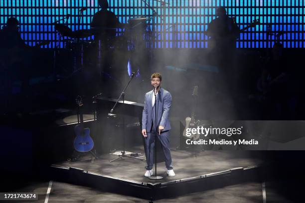 Pablo Alborán performs on stage during a concert at Auditorio Nacional on October 6, 2023 in Mexico City, Mexico.