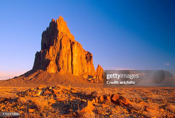 shiprock - shiprock fotografías e imágenes de stock