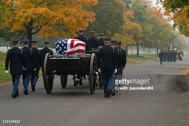 militär begräbnis - american soldier stock-fotos und bilder
