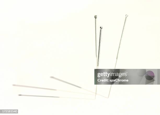 acupuncture needles - acupuncture stockfoto's en -beelden