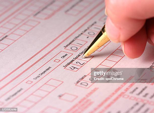 filling in social security number - insurance/healthcare - beneficiary stockfoto's en -beelden