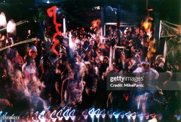 club crowd shot 001 - dj kid america stock pictures, royalty-free photos & images