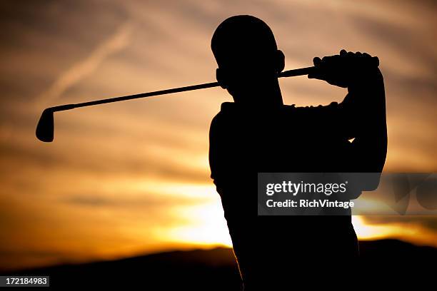 golf sunset silhouette - golf swing sunset stock pictures, royalty-free photos & images