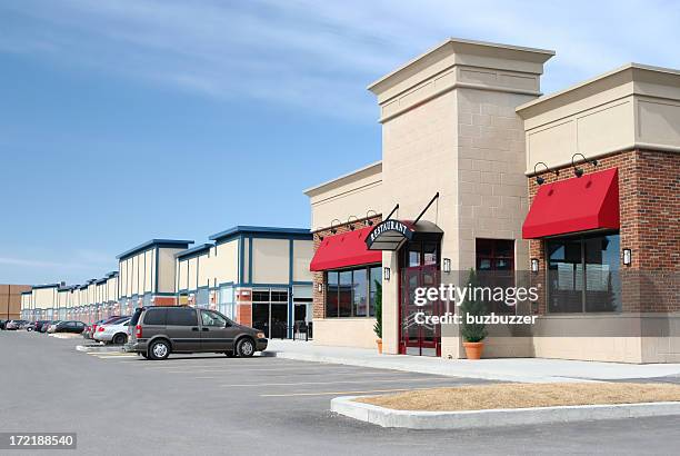 i negozi e ristoranti edificio esterni - fast food restaurant foto e immagini stock