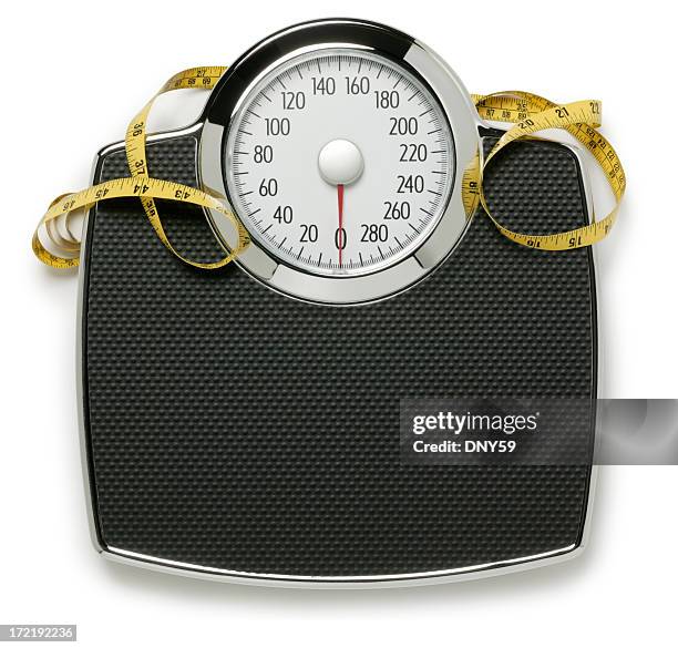 waage und maßband - größenunterschied stock-fotos und bilder