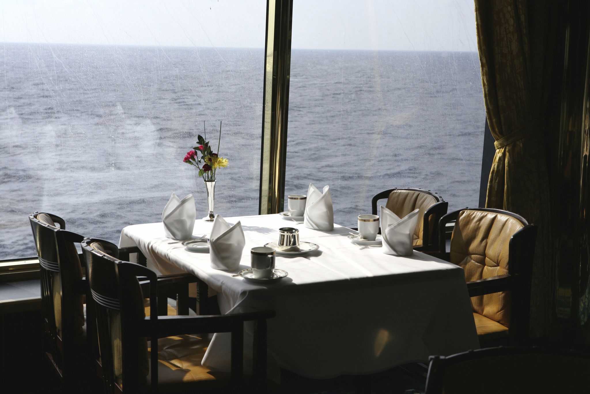 cruise ship dining