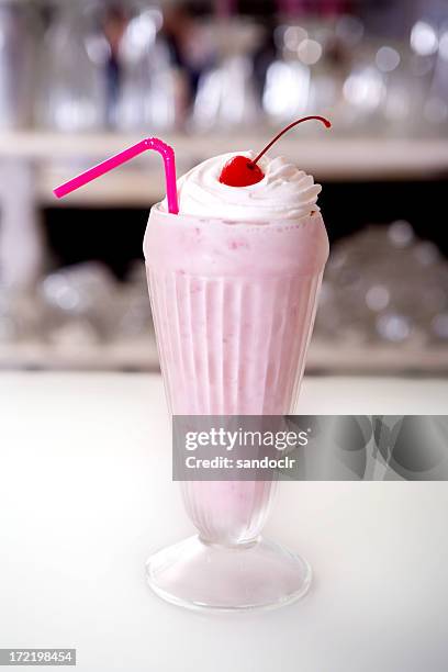 batido de fresa - batido de fresa fotografías e imágenes de stock