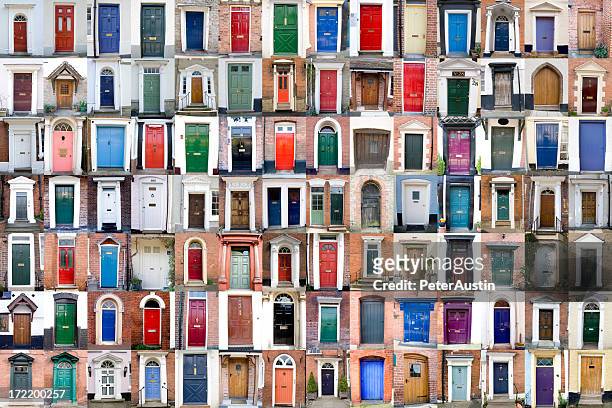one hundred doors xxxlarge - blue house red door stock pictures, royalty-free photos & images