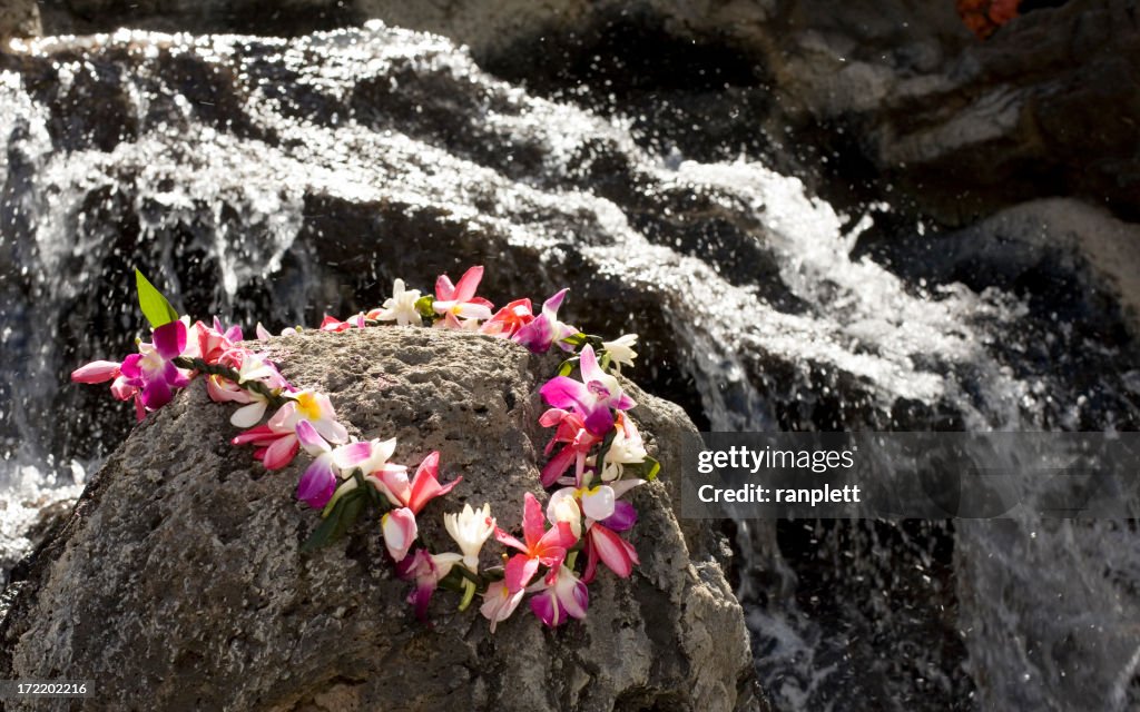 伝統的なハワイのレイの滝