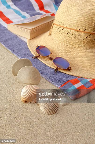 time to relax - beach towel stockfoto's en -beelden