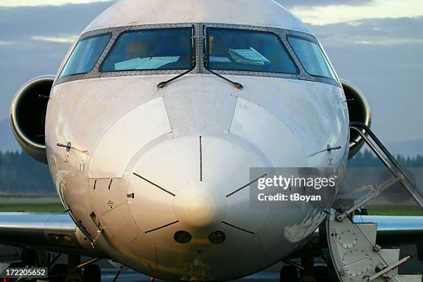 cockpit 2 - romp onderdeel van voertuig stockfoto's en -beelden