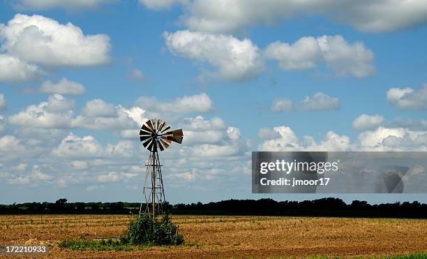 windmill - v oklahoma stockfoto's en -beelden