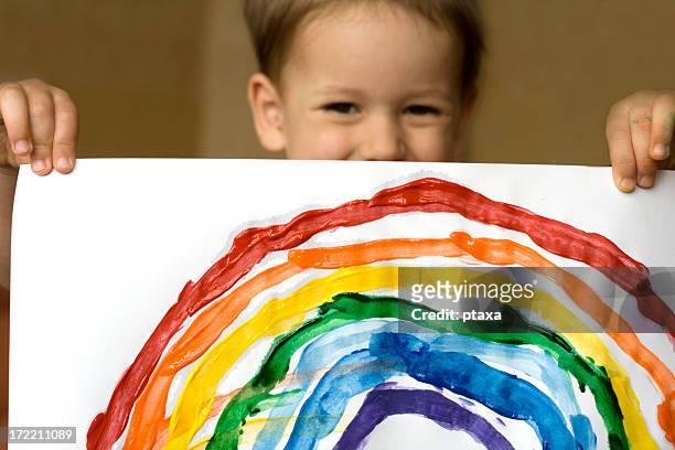 regenbogen malen - rainbow kids stock-fotos und bilder