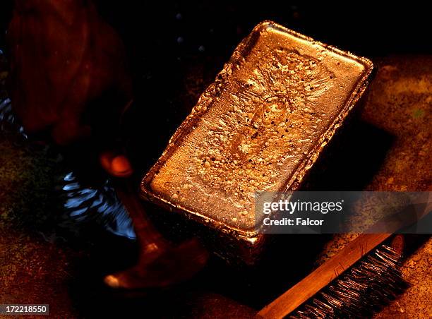 gold bar - ingot molds stock pictures, royalty-free photos & images