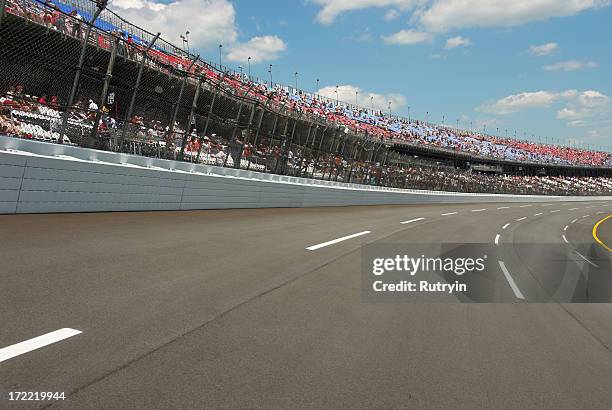 raceday - track fotografías e imágenes de stock