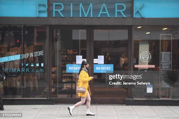 Primark Oxford Street Prepares To Open 24 Hours After Lockdown Ends.....Evening Standard Picture. 28-November-2020