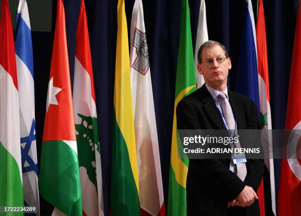 British Prime Minister Tony Blair's official spokesman Tom Kelly is seen at the final joint press conference of the Euromed summit in Barcelona, 28...