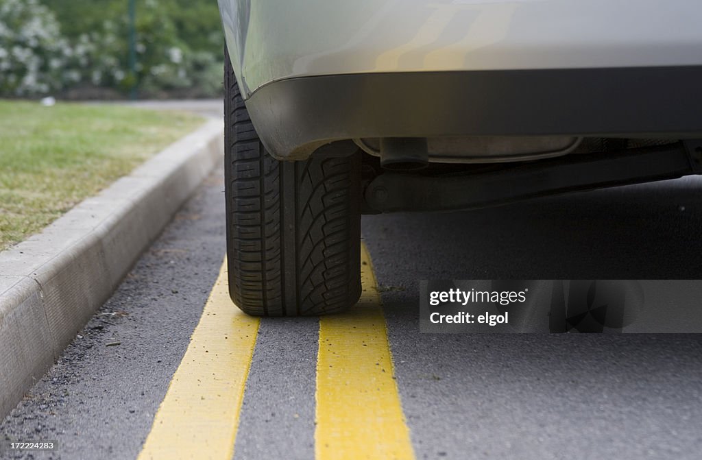 No hay estacionamiento sin servicio de valet, para automóviles plata