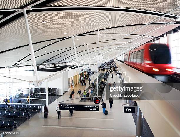 airport terminal - detroit michigan stock pictures, royalty-free photos & images