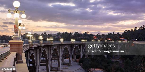 ブリッジの夕日 - pasadena california ストックフォトと画像