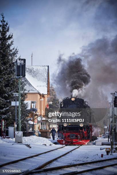 historical steam train train at a station in brocken mountain in harz region - history and progress of the steam engine stock pictures, royalty-free photos & images